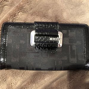 Guess Continental Wallet on Chain